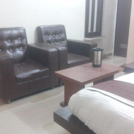 ראנצ'י Hotel Priya Palace מראה חיצוני תמונה