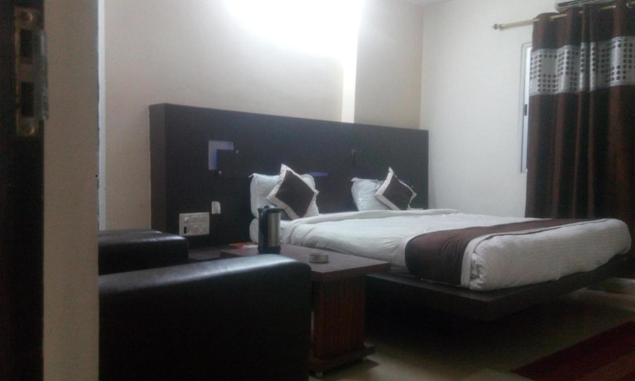 ראנצ'י Hotel Priya Palace מראה חיצוני תמונה