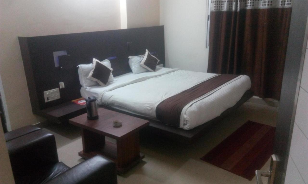 ראנצ'י Hotel Priya Palace מראה חיצוני תמונה