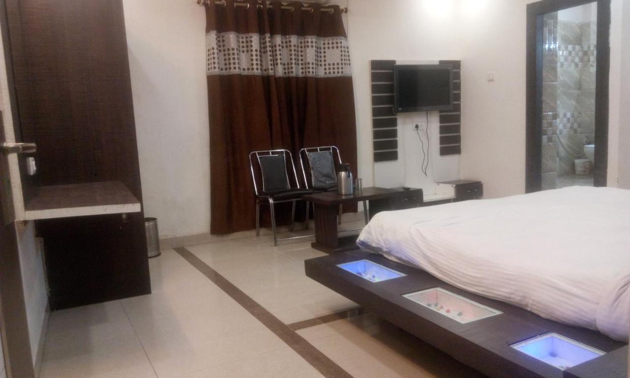 ראנצ'י Hotel Priya Palace מראה חיצוני תמונה